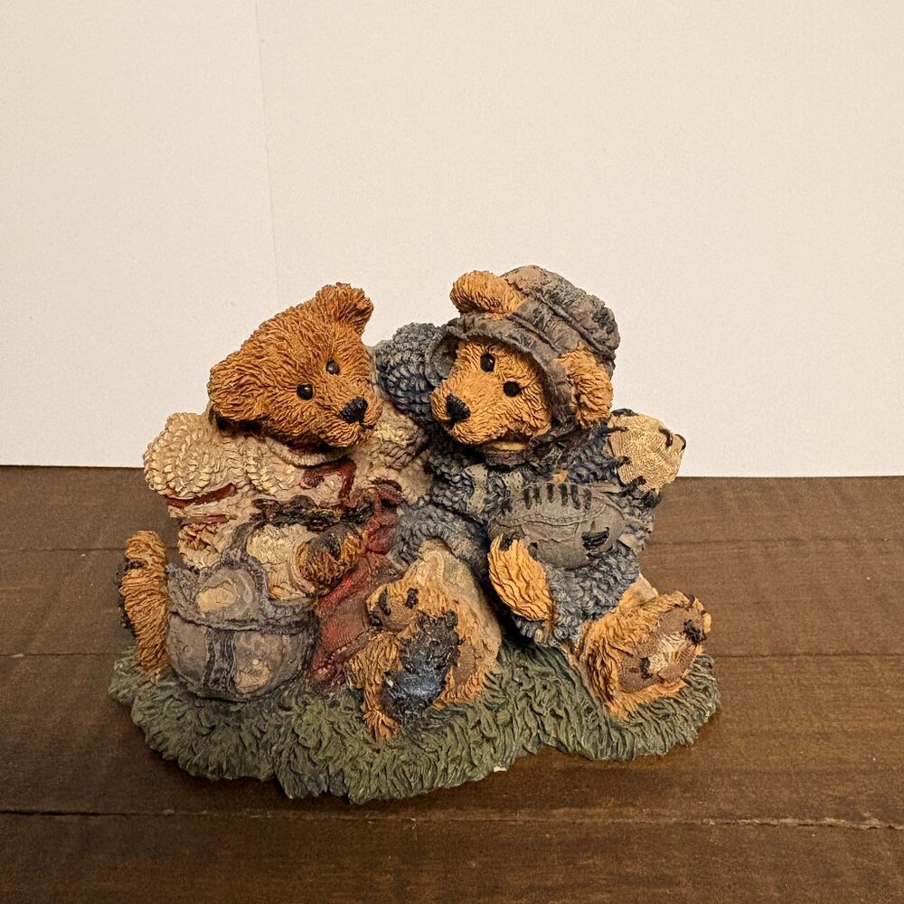 Boyds Bears Style 2255 -Grenville & Knute.. Football Buddies-Collectible RETIRED